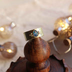 Anello "Goccia di Luce Blu" con Opale Mosaico in ottone texturizzato