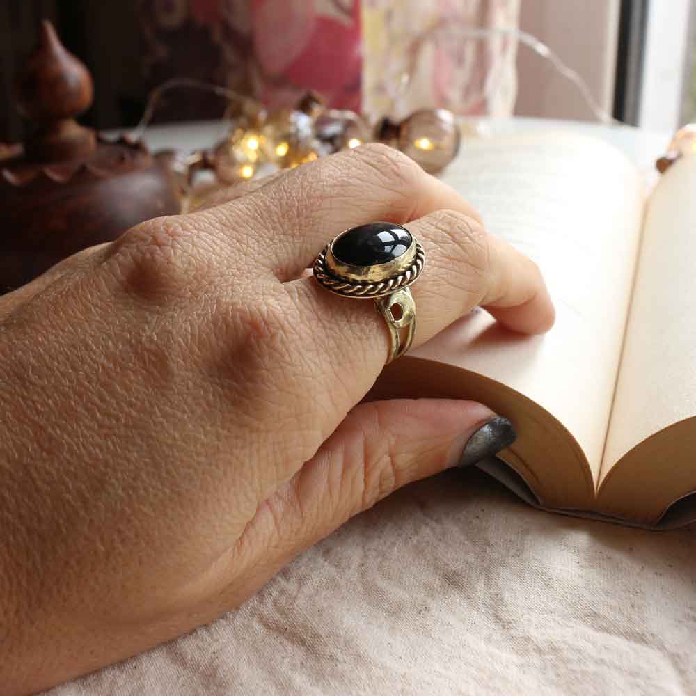Anello "Sigillo della Luna Nera" Onice e Ottone - Taglia IT 13