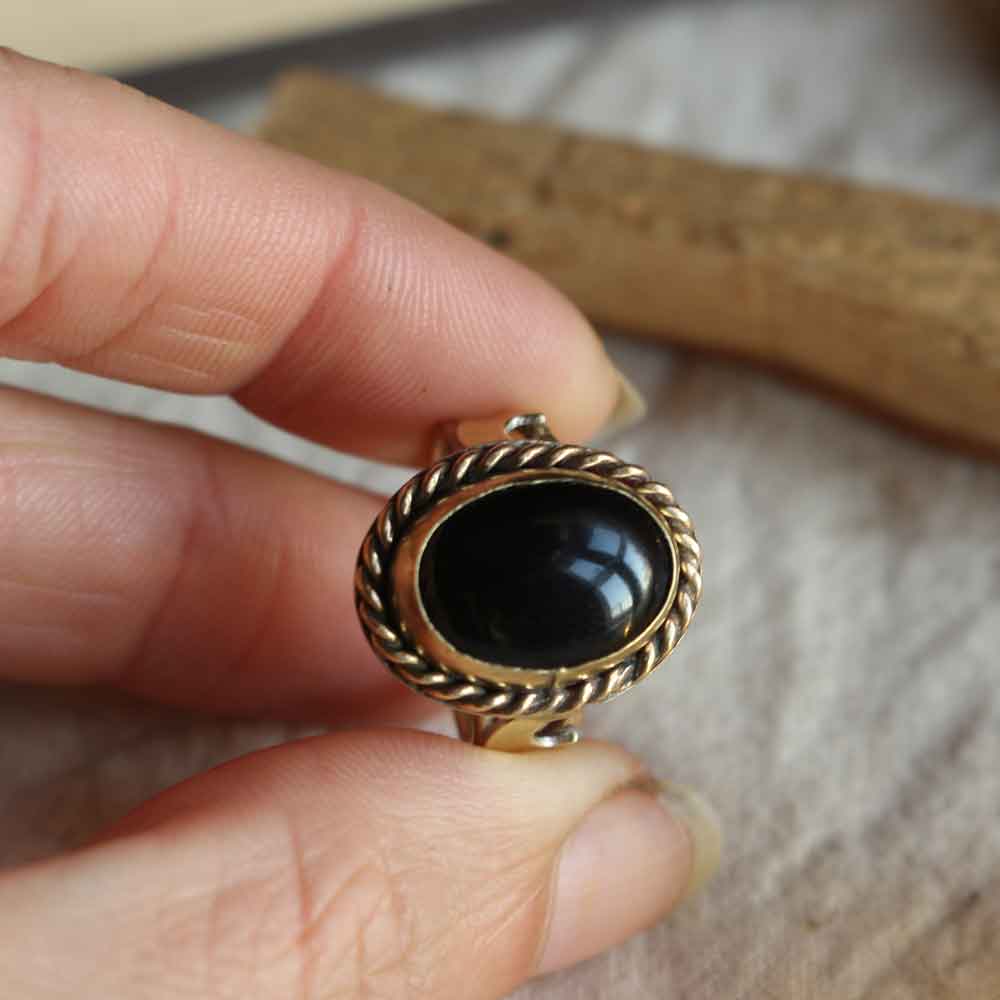 Anello "Sigillo della Luna Nera" Onice e Ottone - Taglia IT 13