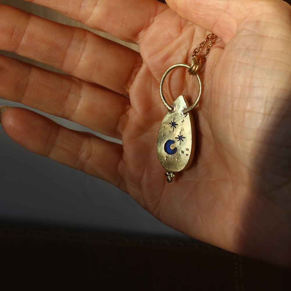Ciondolo "Amuleto del Cielo antico" Labradorite riflessi blu in Ottone