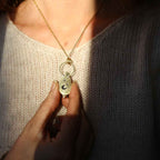 Ciondolo "Amuleto del Cielo antico" Labradorite riflessi blu in Ottone