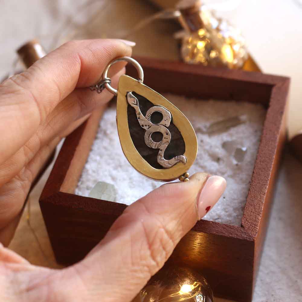 TOTEM "Il Serpente" - Labradorite viola