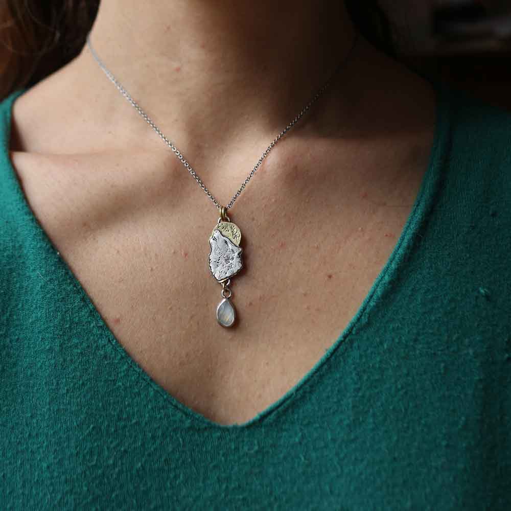 Ciondolo Totem "Il Lupo" con Labradorite bianca