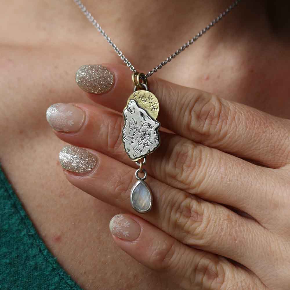 Ciondolo Totem "Il Lupo" con Labradorite bianca