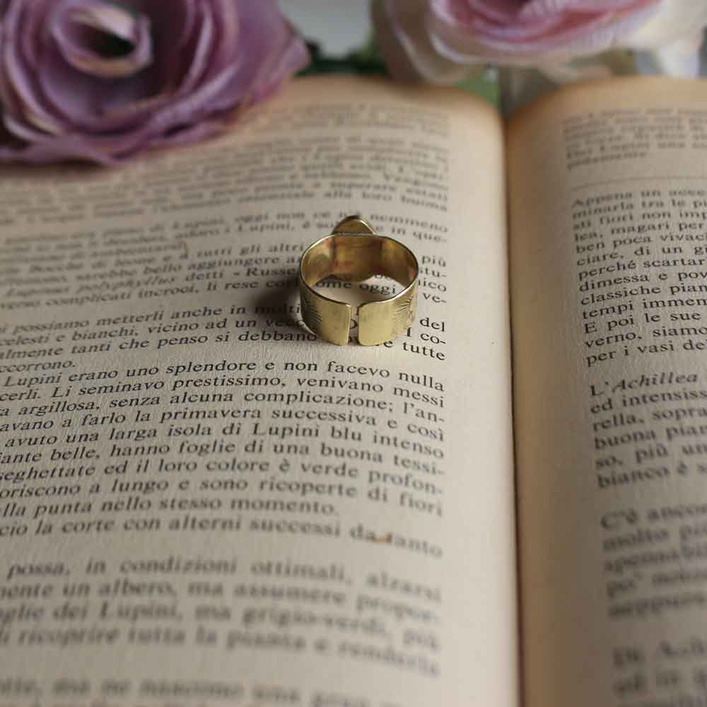 Anello a fascia con Acquamarina e fiore di Loto