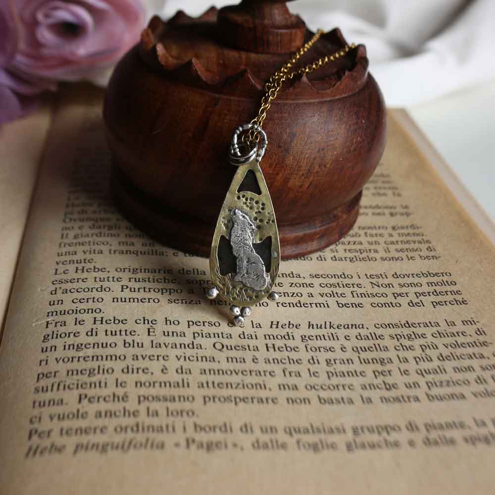 Ciondolo TOTEM "Il Lupo Artico" - Labradorite viola