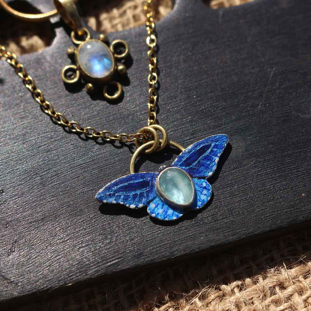 Ciondolo "Farfalla Blu" Farfalla dipinta a mano