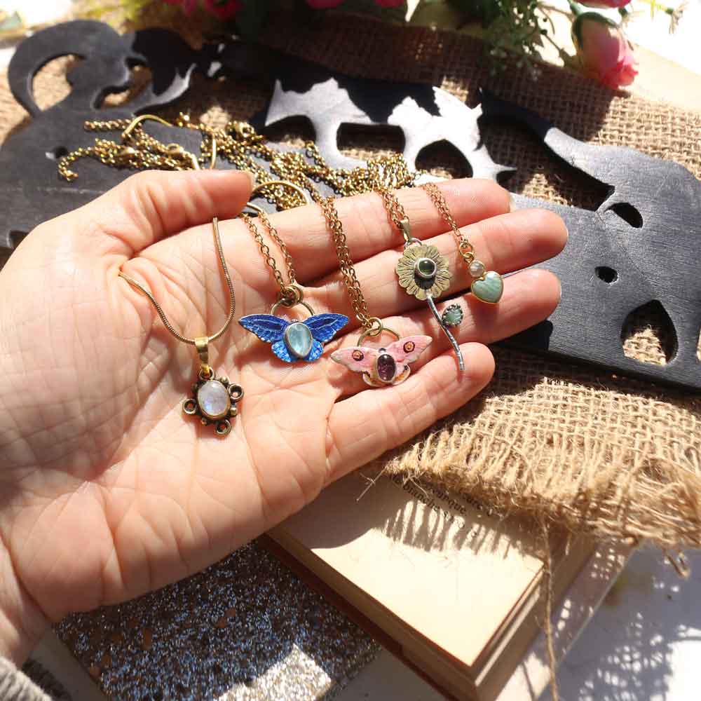 Ciondolo "Farfalla Blu" Farfalla dipinta a mano