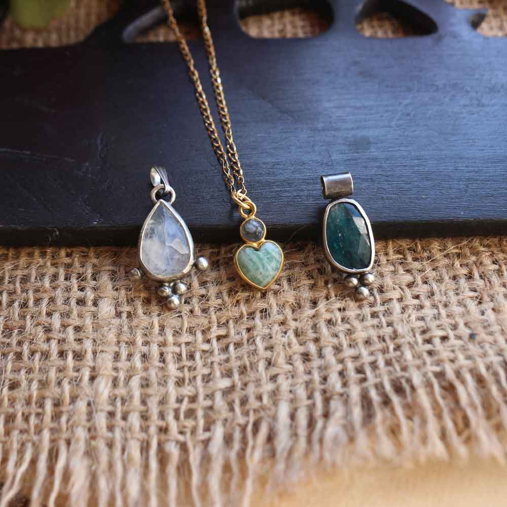 Collana "LUMEA" - Ciondolo cuore di Amazzonite e catenina acciaio