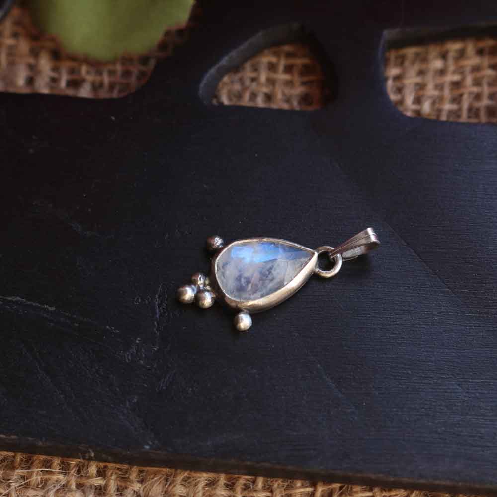 Pendente "Alyra" Labradorite bianca