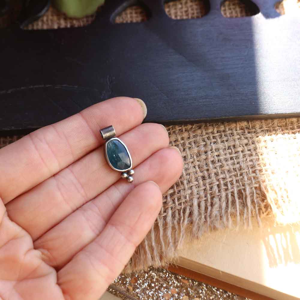 Pendente "Kaelis" Cianite blu