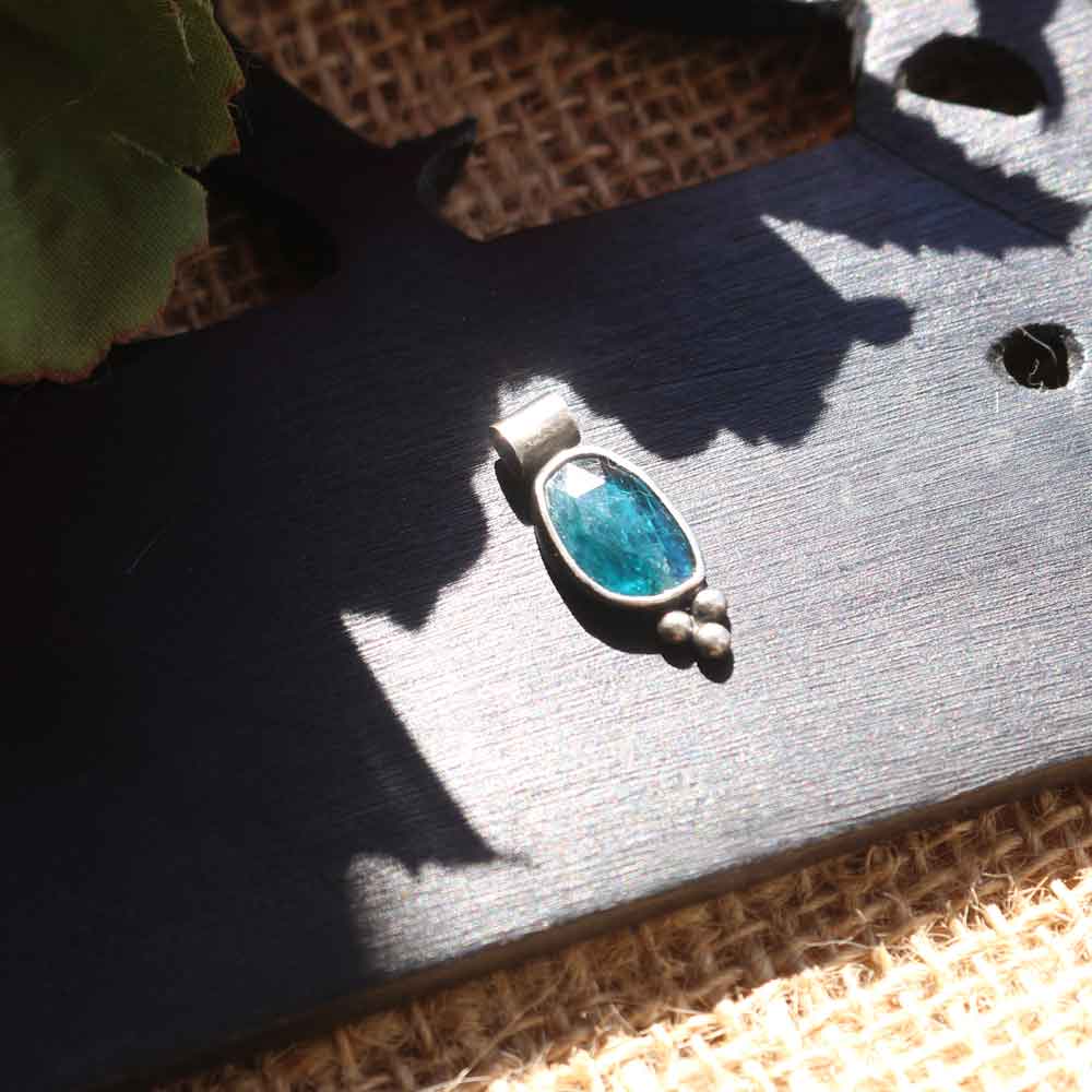 Pendente "Kaelis" Cianite blu