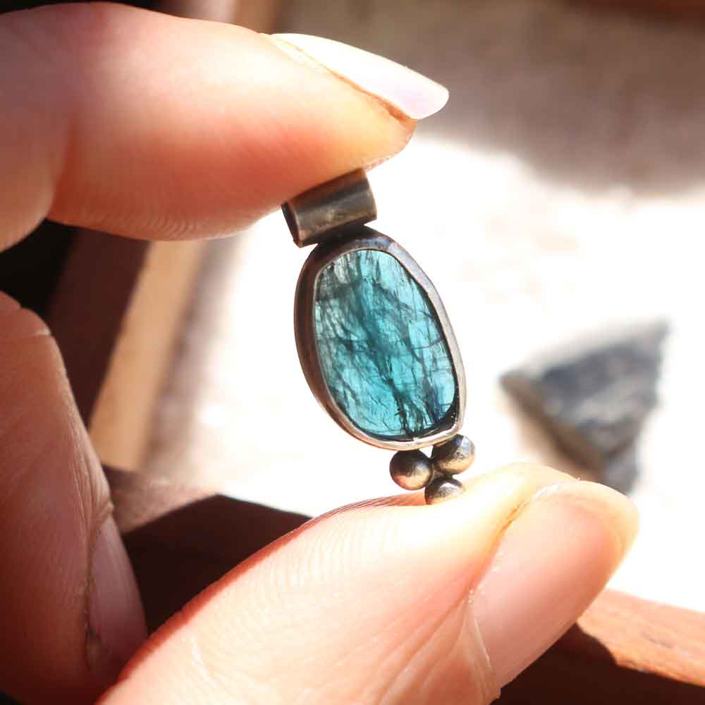 Pendente "Kaelis" Cianite blu