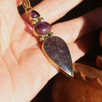 Pendente "Vireon" Ametista, Iolite sunstone