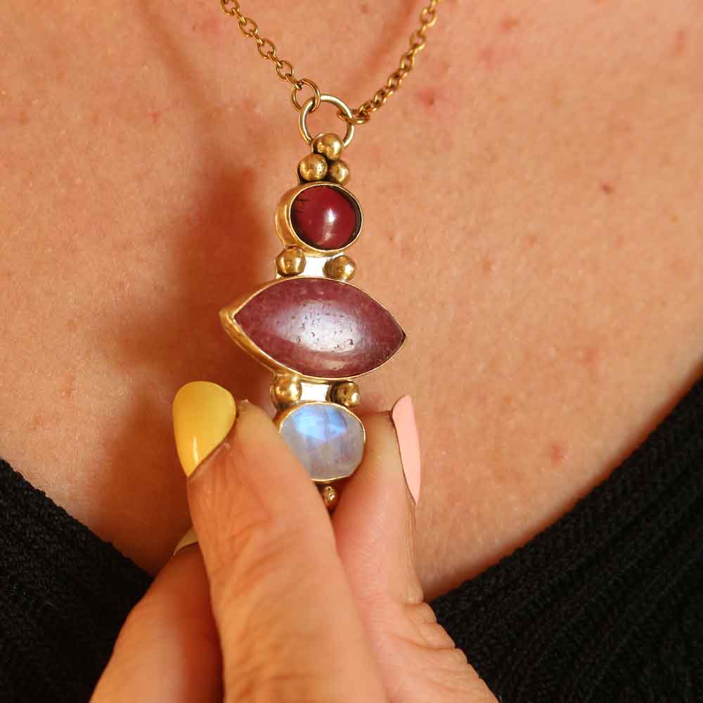 Collana "Hathor" - Granato, Rodonite rosa, Labradorite bianca