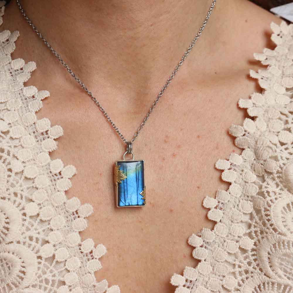 Pendente Totem "Sentiero dell'Orso Lunare" Labradorite