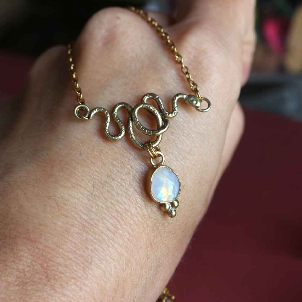 Collana Totem "Serpente" Labradorite bianca arcobaleno - Riservato Daniela