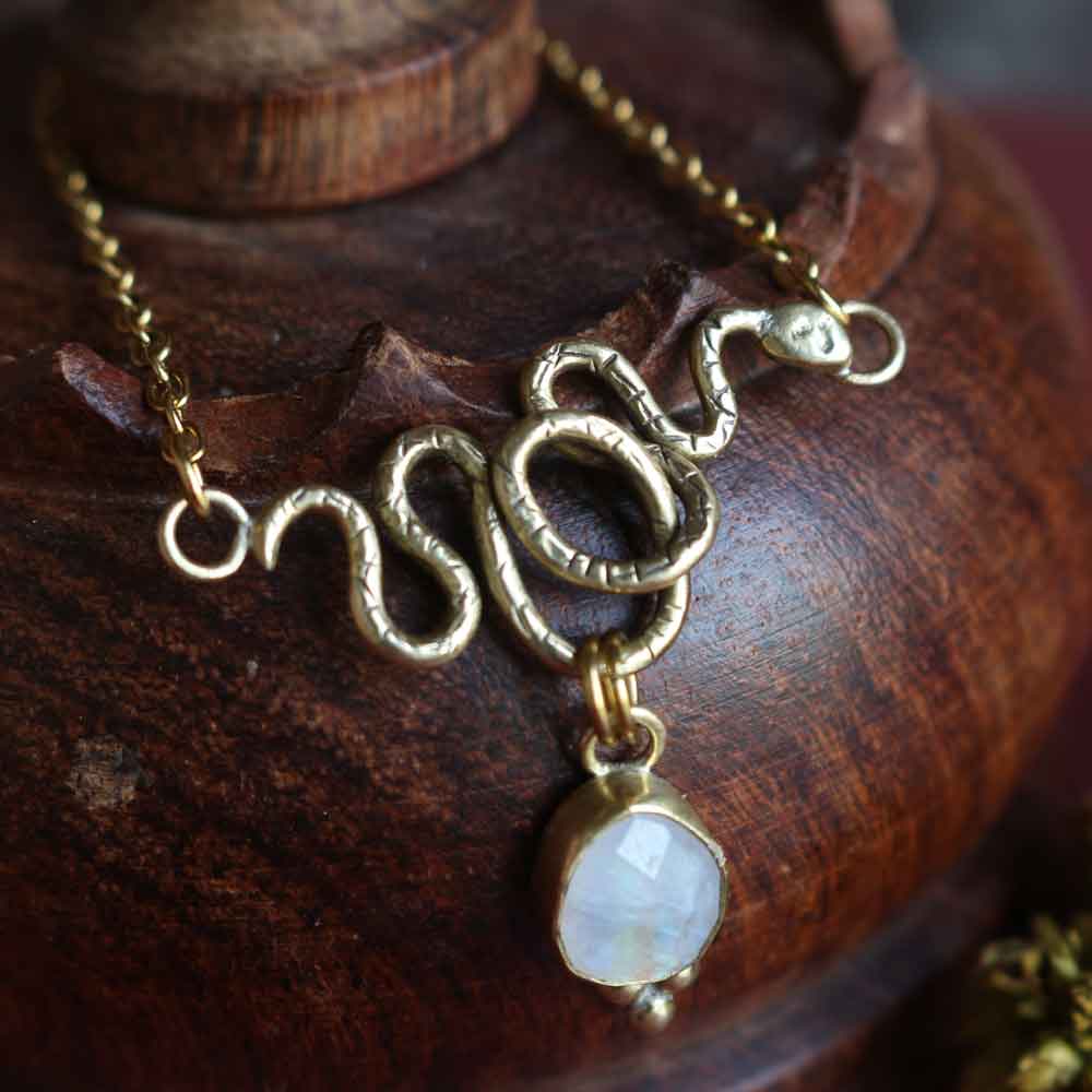Collana Totem "Serpente" Labradorite bianca arcobaleno - Riservato Daniela