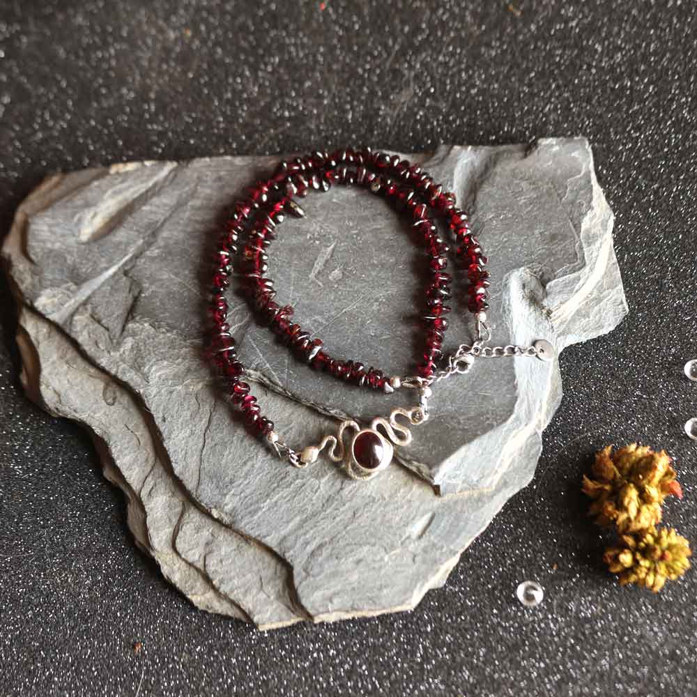 Collana Totem "Serpente" Granato - Riservato Betta