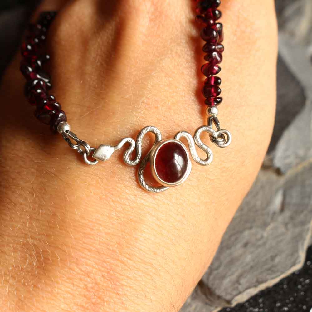 Collana Totem "Serpente" Granato - Riservato Betta