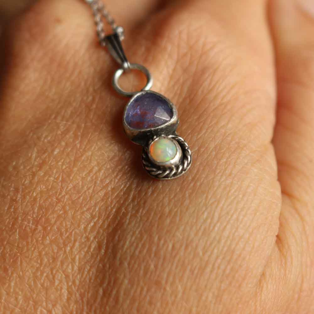Ciondolo "Luce di Arianrhod" Tanzanite e Opale Etiope