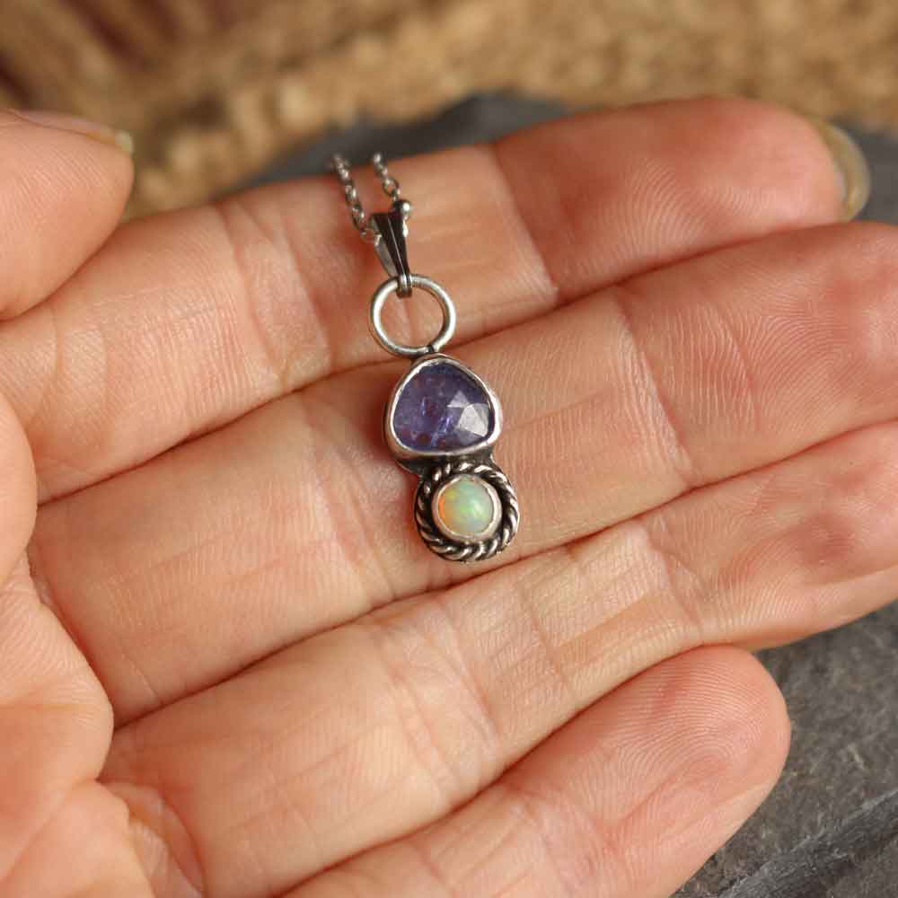 Ciondolo "Luce di Arianrhod" Tanzanite e Opale Etiope