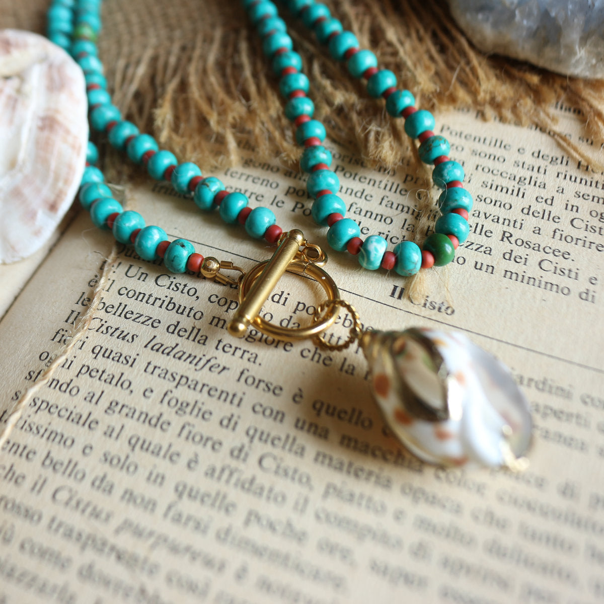 Collana Turchese magnesite con conchiglia