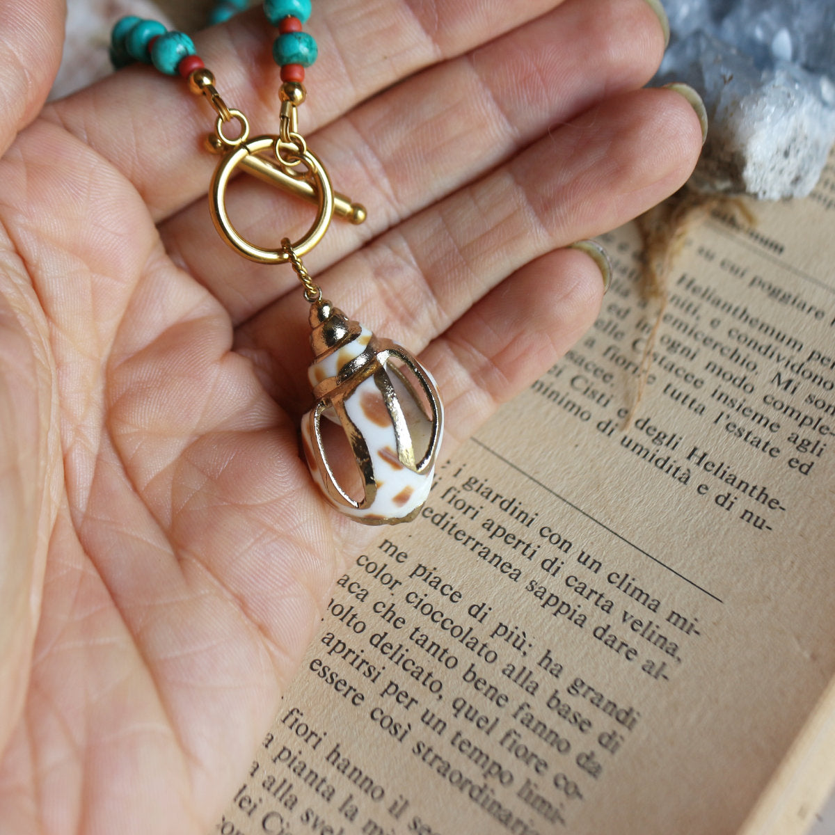 Collana Turchese magnesite con conchiglia