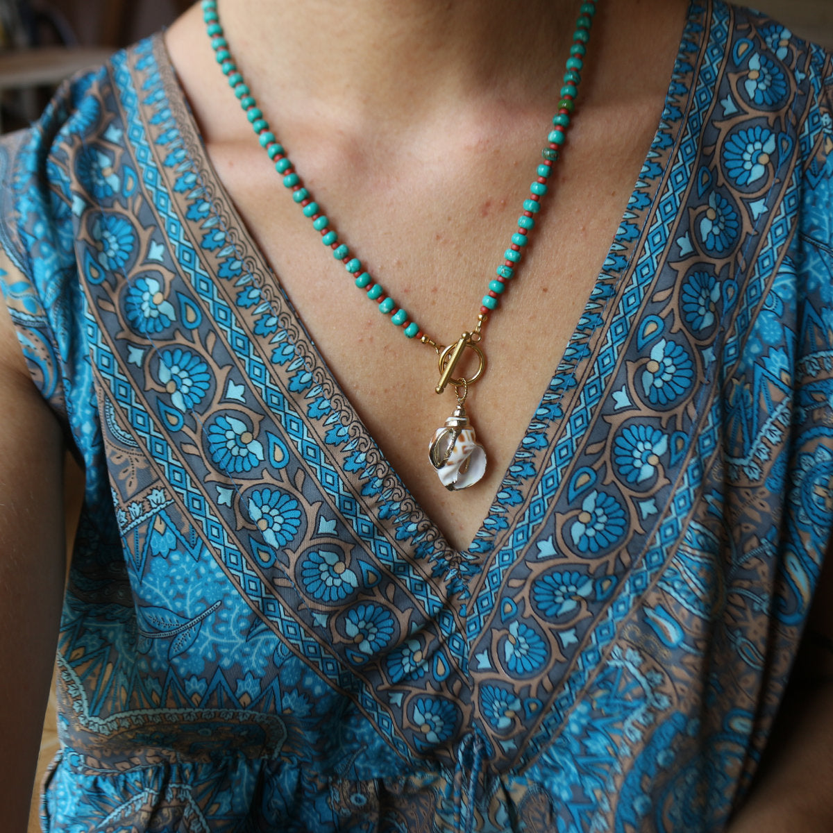 Collana Turchese magnesite con conchiglia